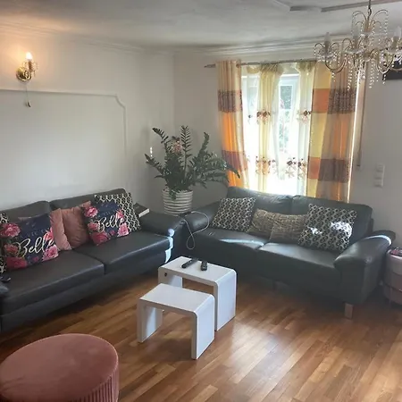 דירה Schoenes Reihenhaus Mit 4 Schlafzimmern In 82140